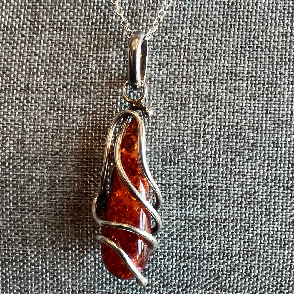 🔥Host Pick🔥Baltic Red Orange Cognac Amber Sterling Wrapped Pendant & Chain 18”